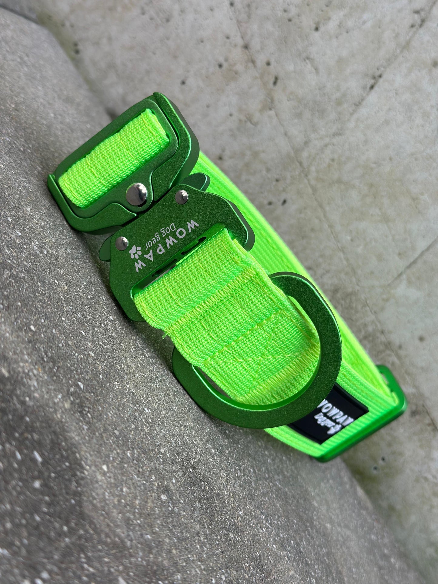 Hochwertiges taktisches Hundehalsband 3,8cm ULTRA LIGHT Neongrün Edition Größe S ohne Griff (Umfang 29-43cm)