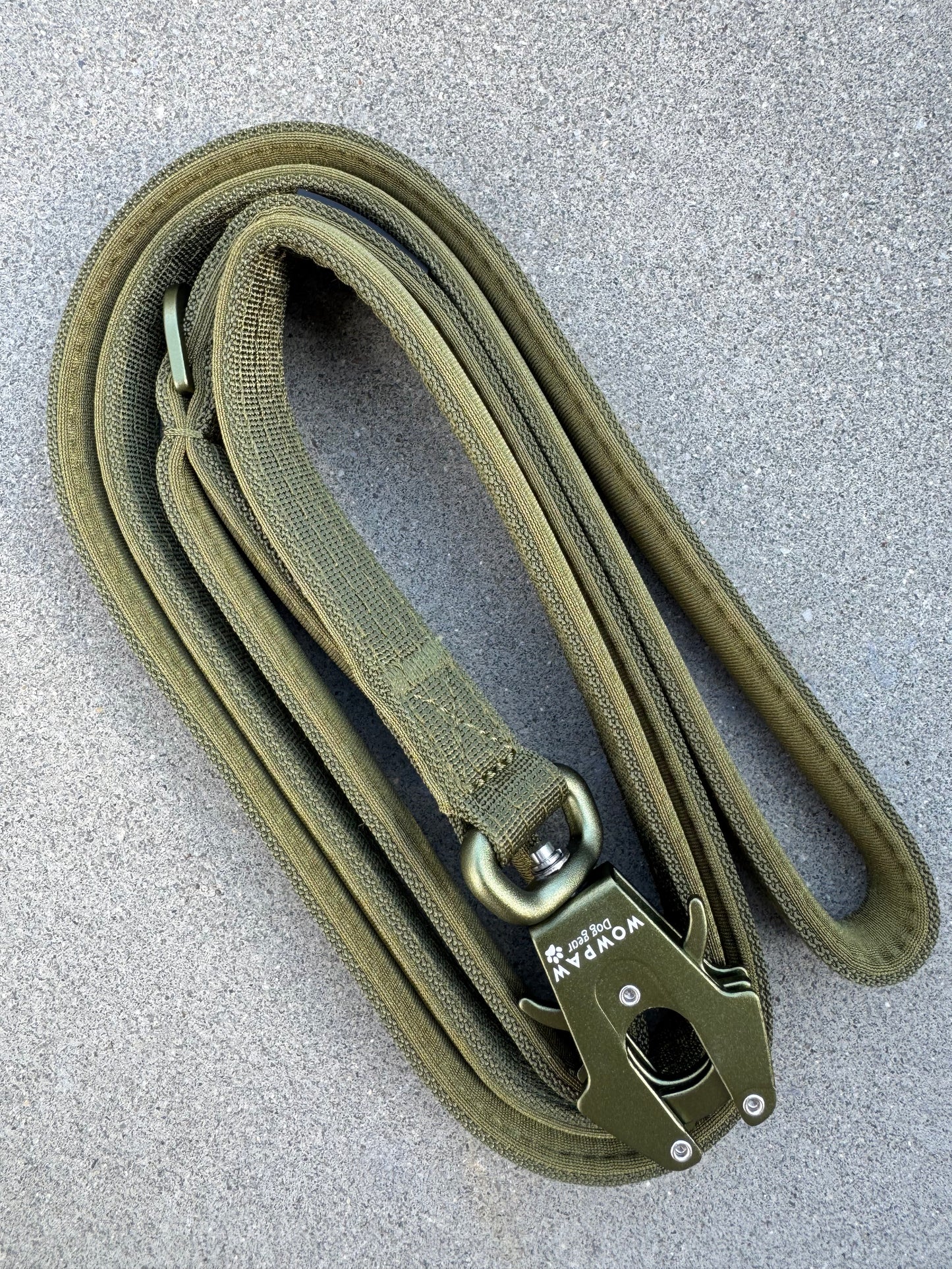 Guinzaglio tattico per cani ULTRA LIGHT, edizione Verde militare, lunghezza 1,8m con moschettone a rana medio