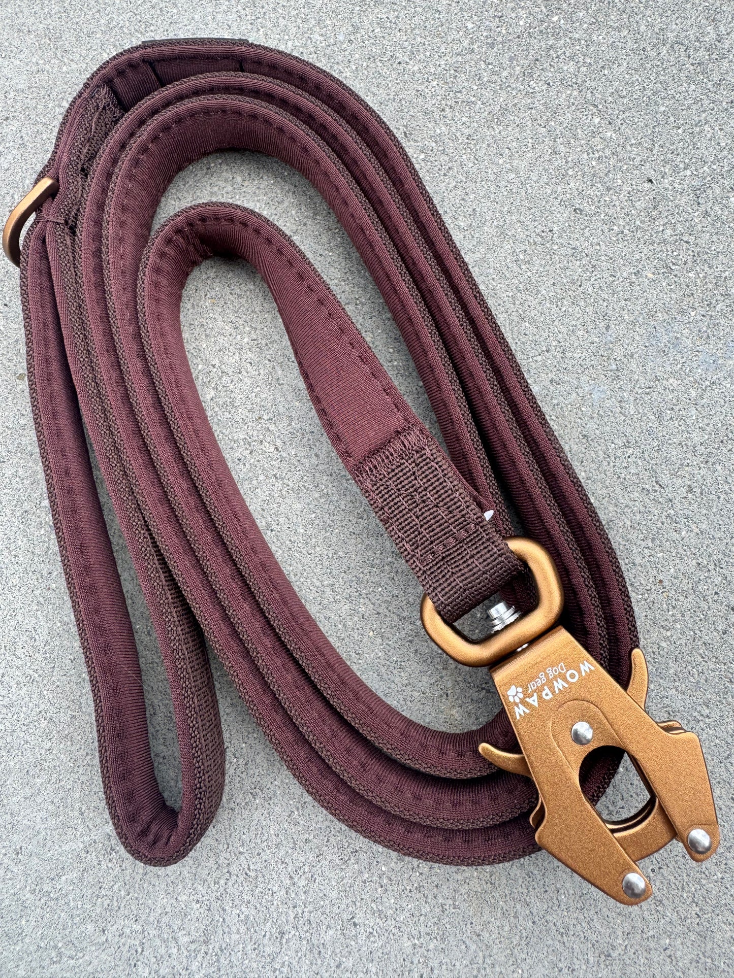 Guinzaglio tattico per cani ULTRA LIGHT, edizione Marrone espresso, lunghezza 1,8m con moschettone a rana medio