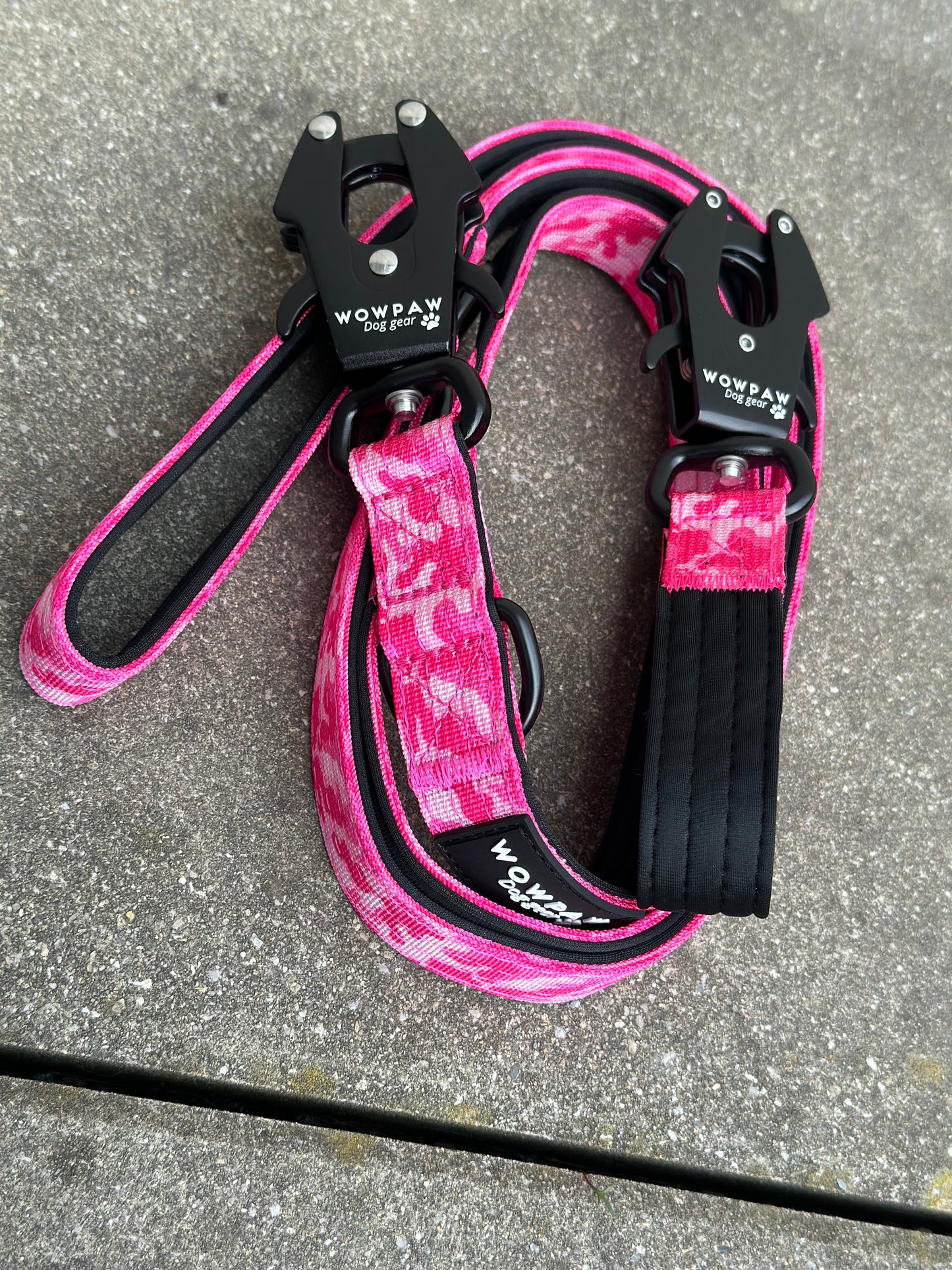 Taktische Hundeleine mit Froschkarabiner 360° drehbar, Länge 2m, verstellbar, Pink-Camouflage