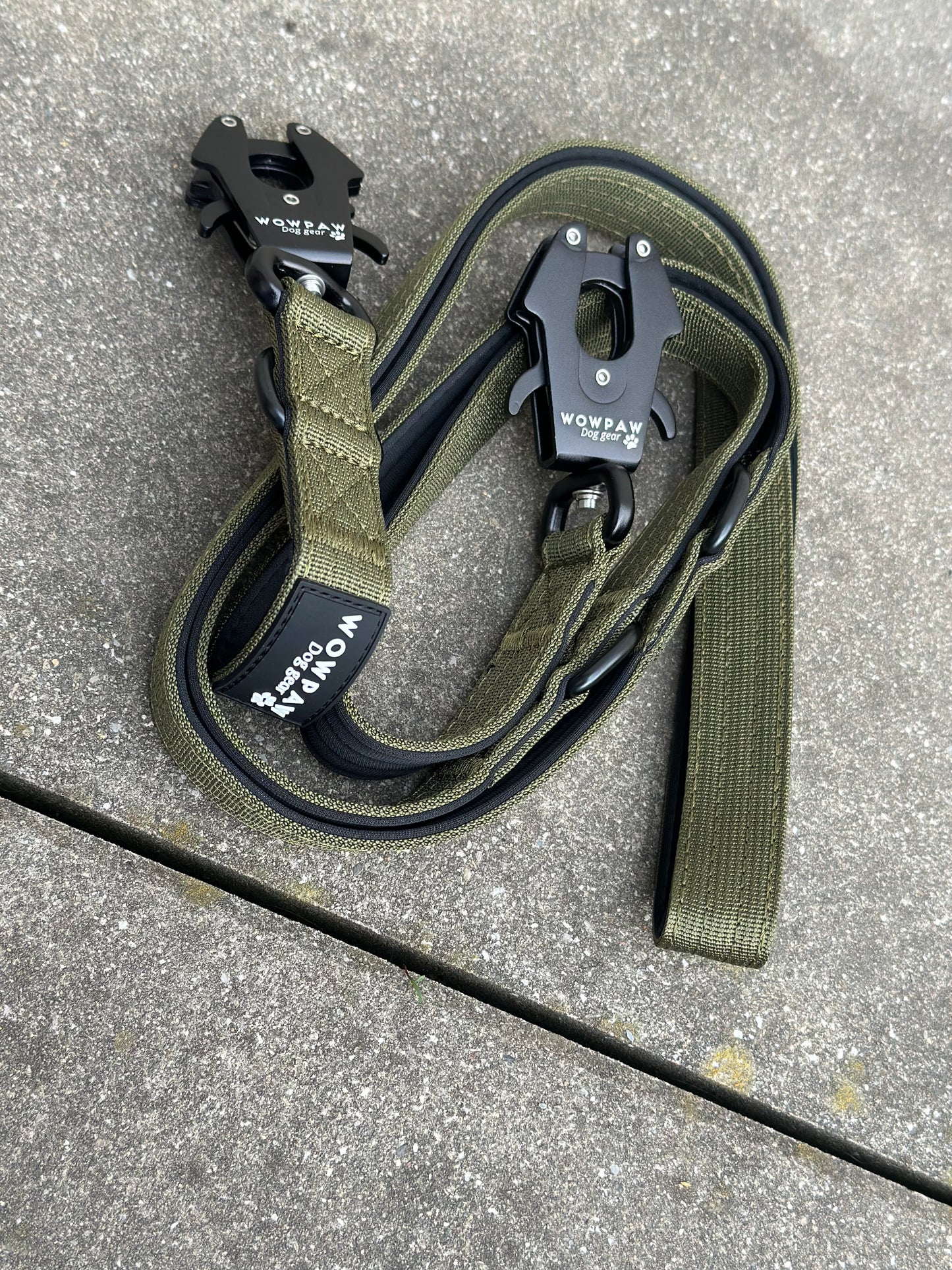 Taktische Hundeleine mit Froschkarabiner 360° drehbar, Länge 2m, verstellbar, Army Green