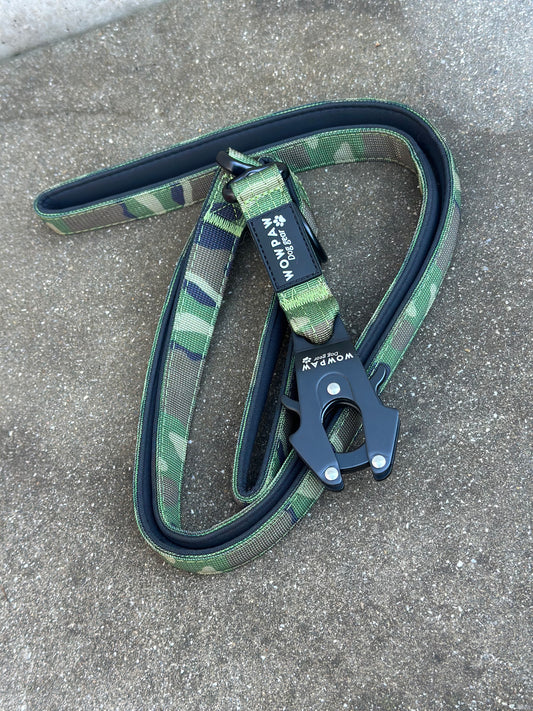 Guinzaglio tattico per cani con moschettone a rana, girevole a 360°, lunghezza 1,8 m, mimetica militare