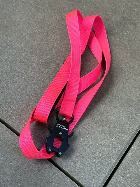 Taktische Hundeleine mit Froschkarabiner Länge 1,5m Neonpink