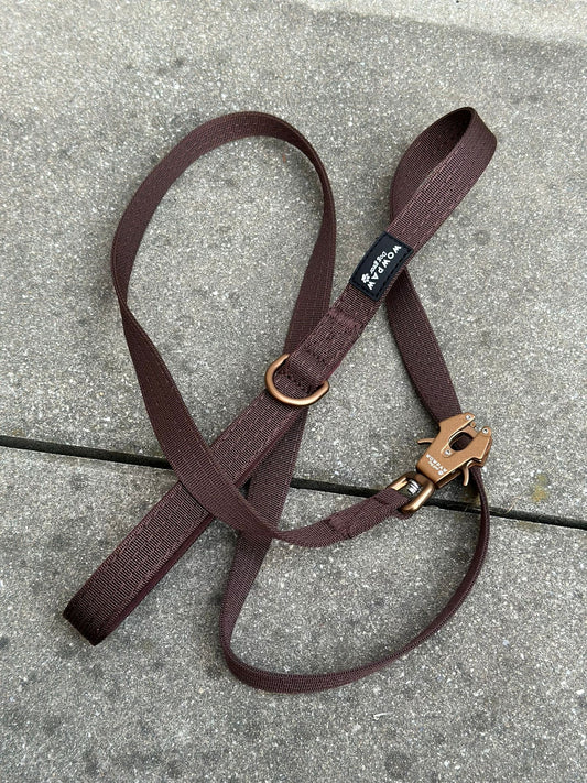 Taktische Hundeleine ULTRA LIGHT SOFTLINE XXS Espresso Braun Edition – 1,5 m mit Mini-Froschkarabiner