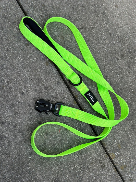 Taktische Hundeleine ULTRA LIGHT SOFTLINE XXS Neongrün – 1,5 m mit Mini-Froschkarabiner