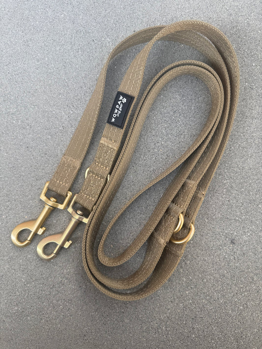 Guinzaglio tattico per cani con moschettone a rana, girevole a 360°, lunghezza 1,8 menta / oro rosa