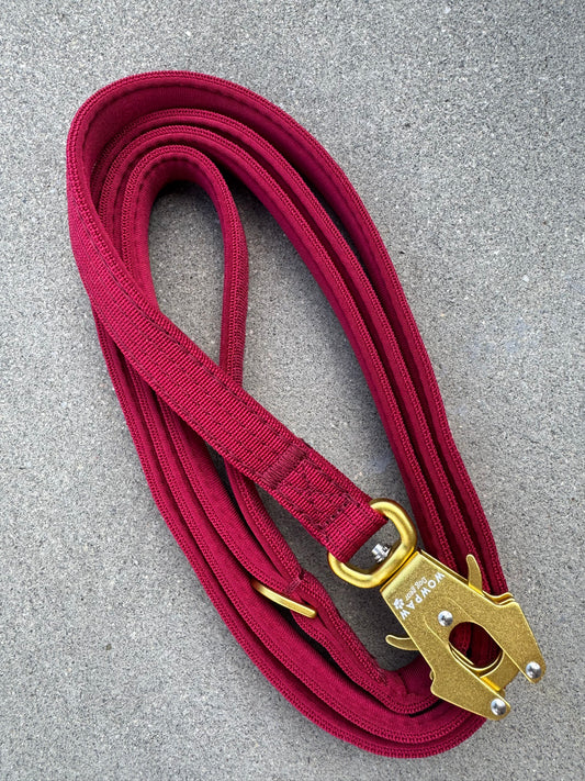 Taktyczna smycz dla psa ULTRA LIGHT Burgund Edition, długość 1,8m z karabinkiem Medium-Frosch