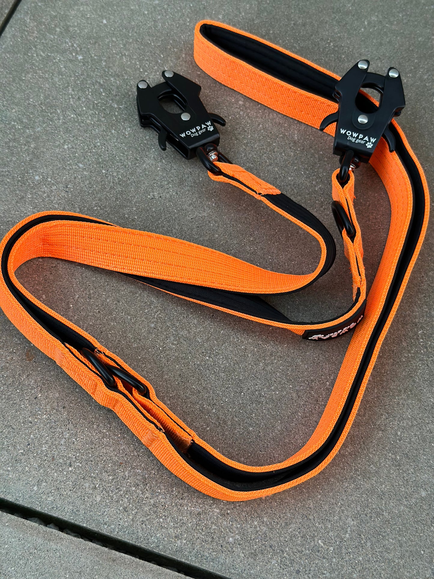 Taktische Hundeleine mit Froschkarabiner 360° drehbar, Länge 2m, verstellbar, Neonorange