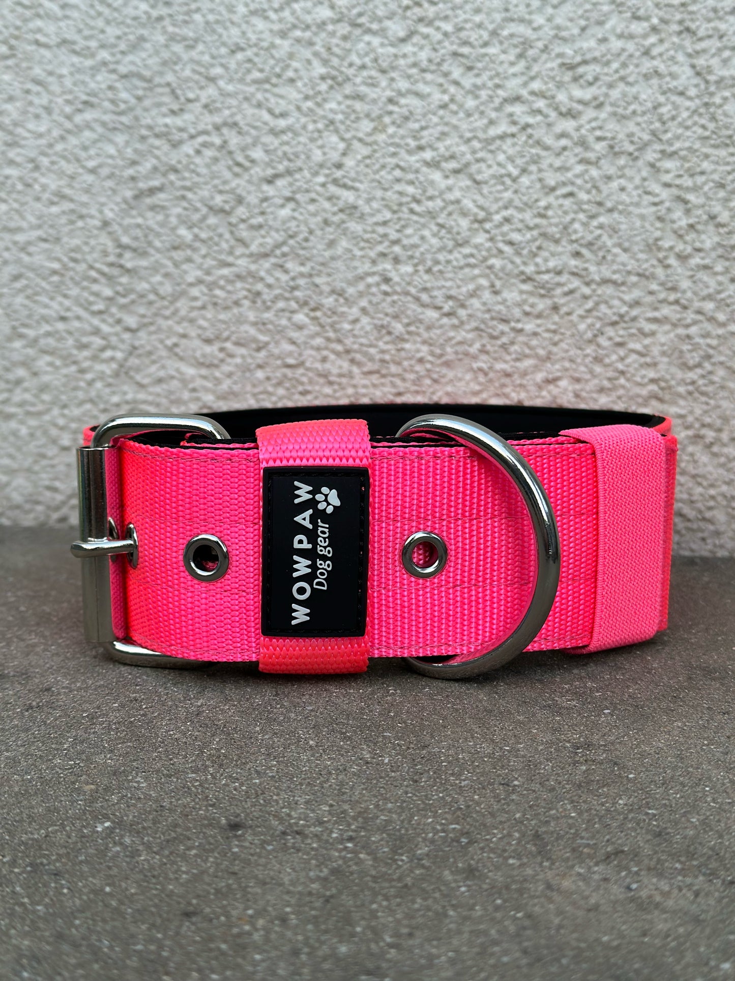 Hochwertiges Basic Hundehalsband Neonpink Größe M