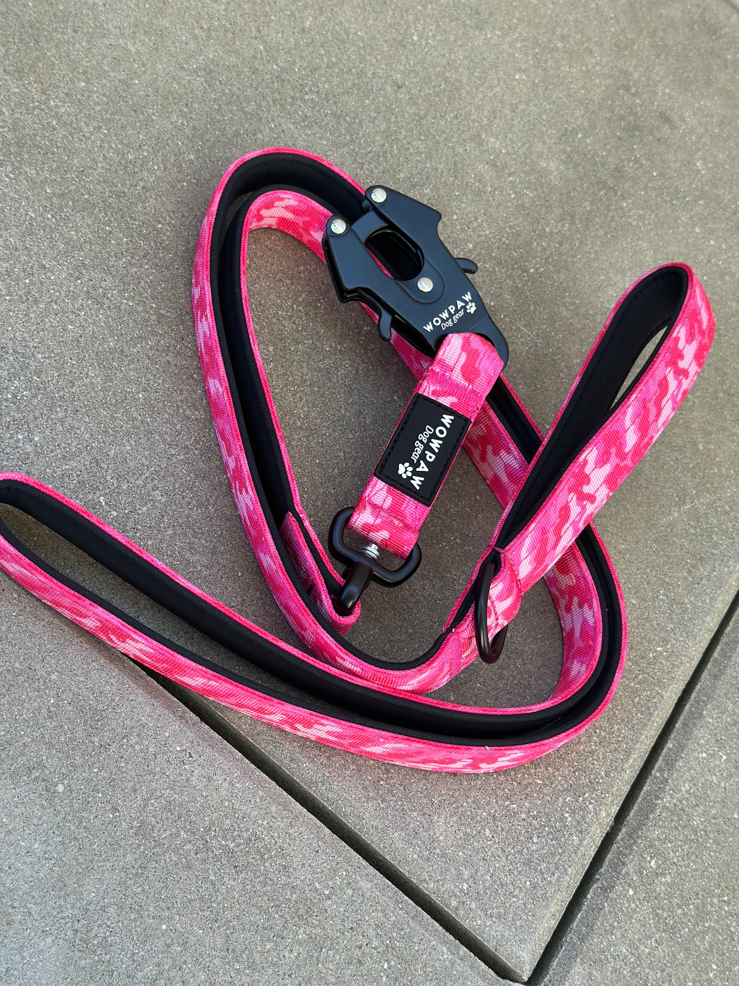 Taktische Hundeleine mit Froschkarabiner 360° drehbar Länge 1,8m Pink-Camouflage