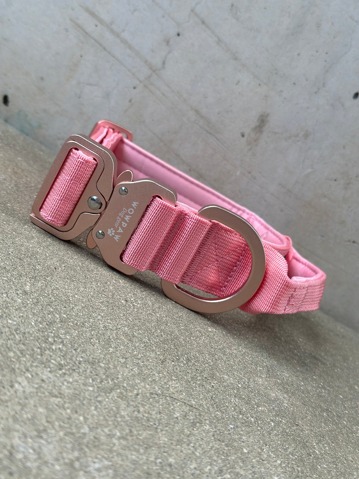 Hochwertiges taktisches Hundehalsband 3,8cm ULTRA LIGHT Rosa Edition Größe S